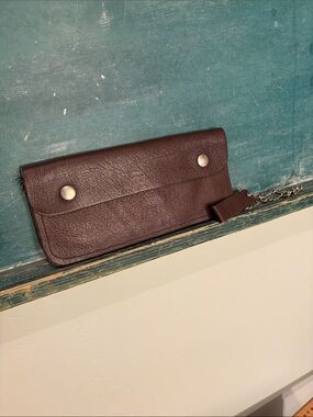 Men's Brown Leather Chain Wallet with Snap Closure